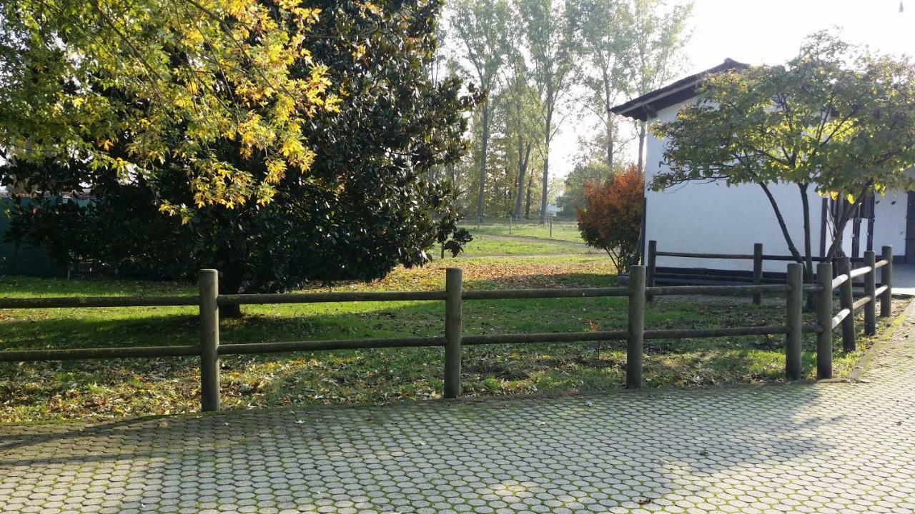 Scuderia 100 Pertiche Villa Villanterio Bagian luar foto